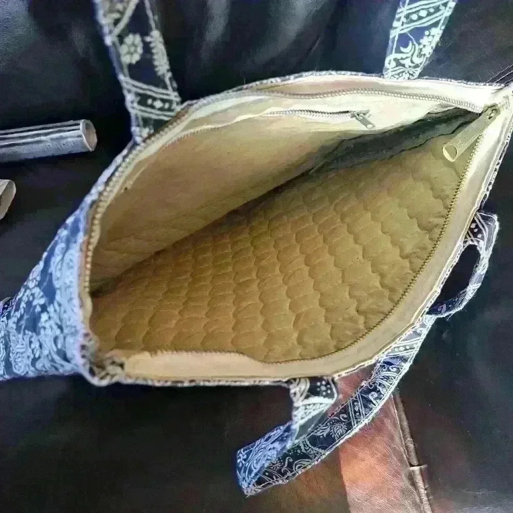 Blue paisley tote bag - Picture 4 of 5